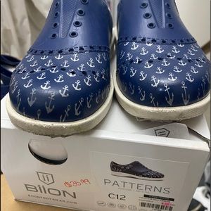 Size 12 Toddler shoes Navy, lightweight, excellent condition, comes with the box